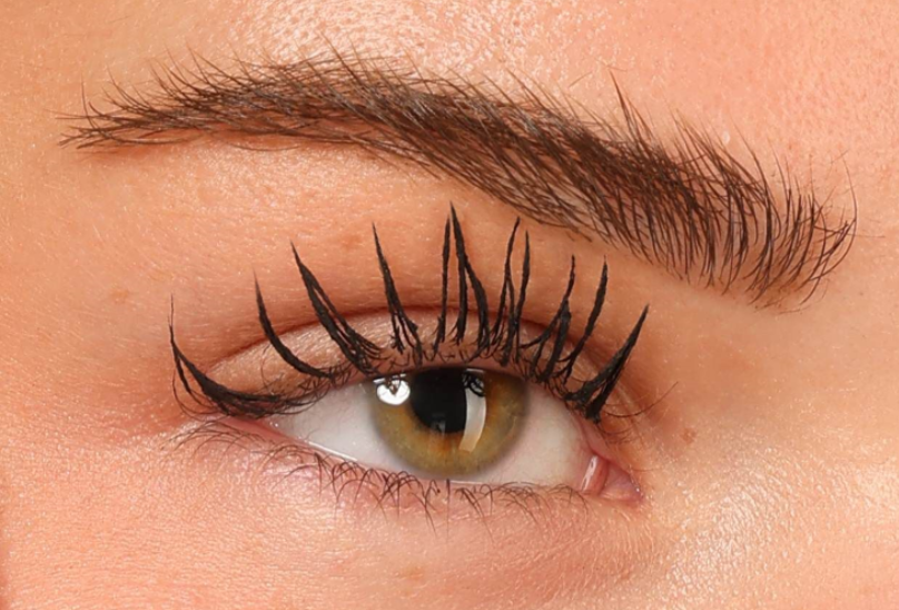 Magnified Lashes
